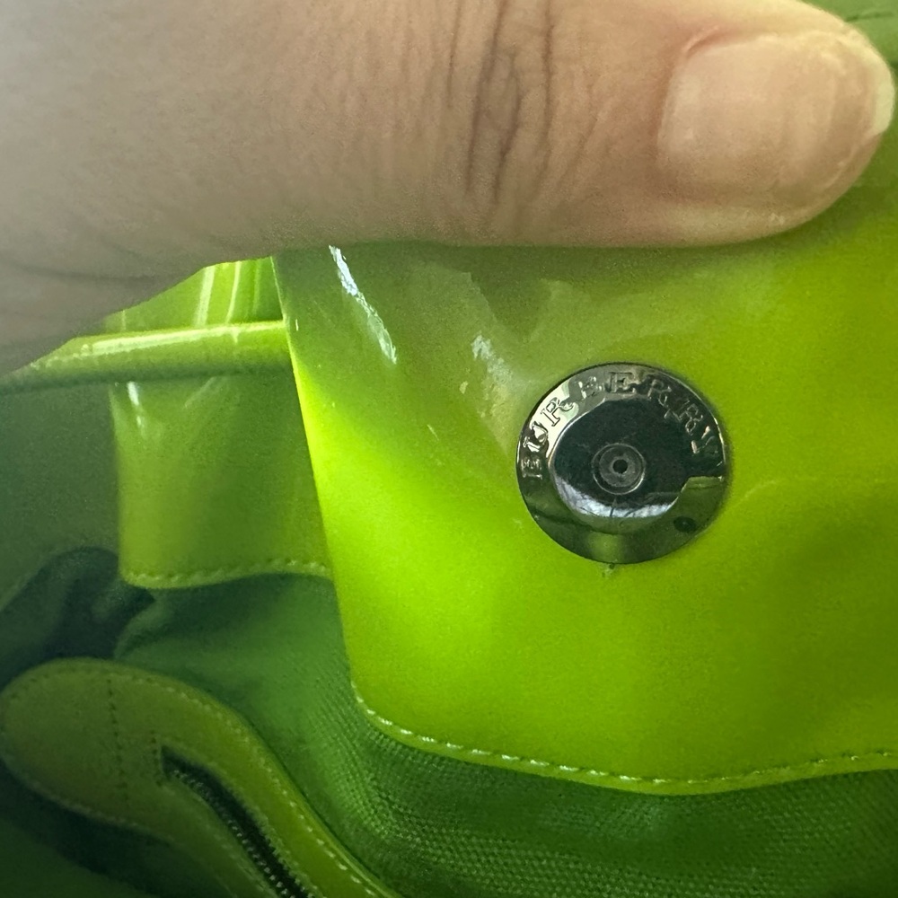 The Burberry Beige/Green PVC and Patent Leather Drawstring Tote (Rare) - Picture 5 of 16